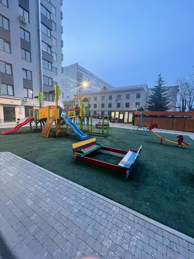 Beautiful Apartment In Kisinyov Kültér fotó
